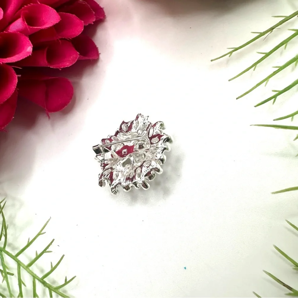 NEW⚜️Classic Crystal Cluster Embellished Brooch